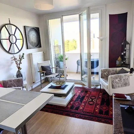 Charming Bright T2 Balcony Parking Telework Apartment